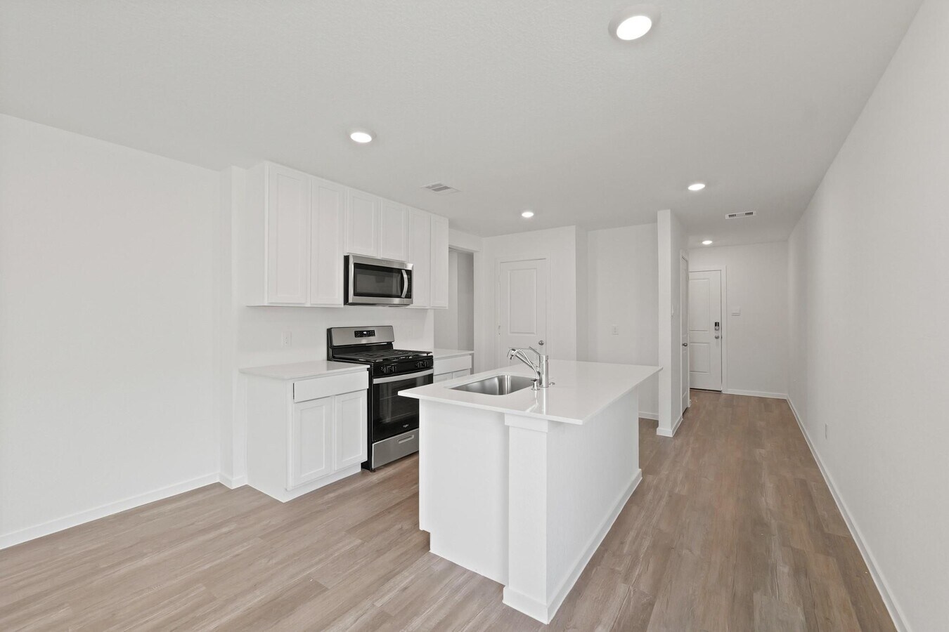 Photo - 925 Sutherland Fls St