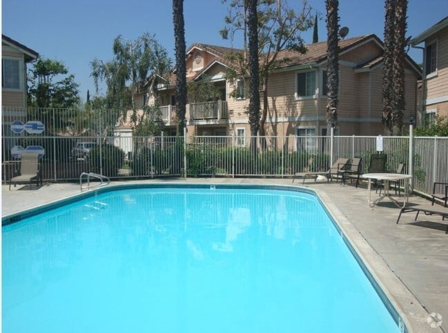 Piscina - Highland Hills Apartamentos