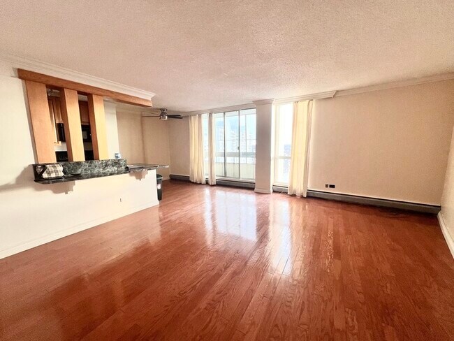 Photo - 10883 Saskatchewan Dr NW