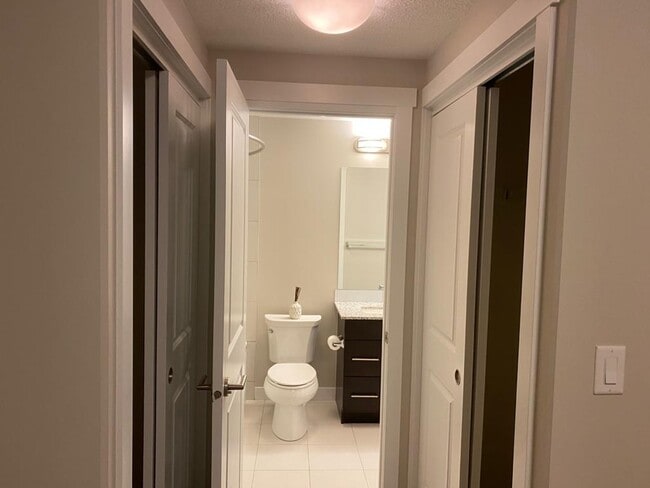 32 Varsity Estates Cir NW Unit 810