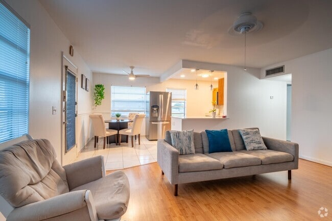 Building Photo - 313 Burgundy N Unit G Rental