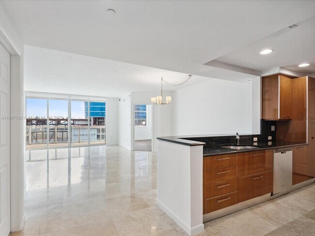 Building Photo - 1819 SE 17th St Unit 1010 Rental