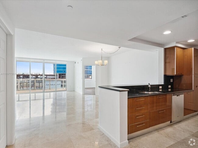 Building Photo - 1819 SE 17th St Unit 1010 Rental