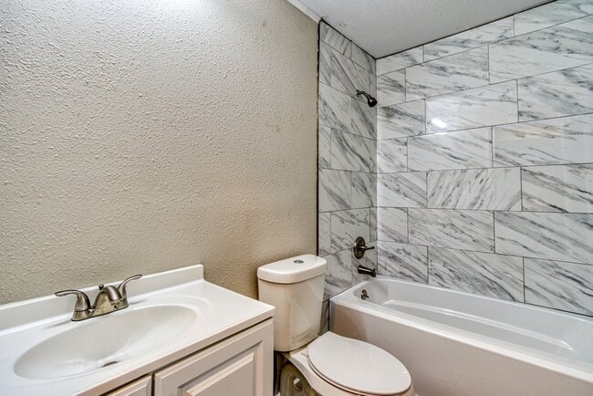 Photo - 2211 Beech St