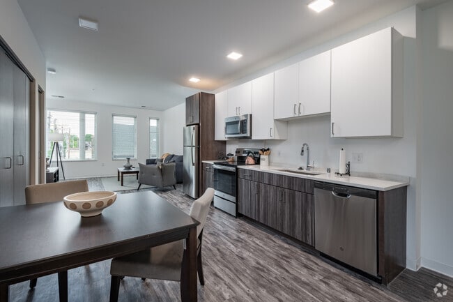 2 BR, 2 BA - 1025 SF