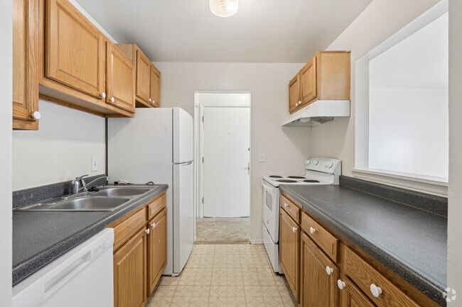 2BR, 1BA - 920SF - Kitchen
