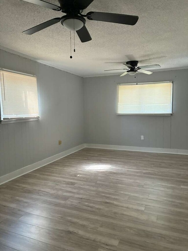 Photo - 3871 Northview Dr