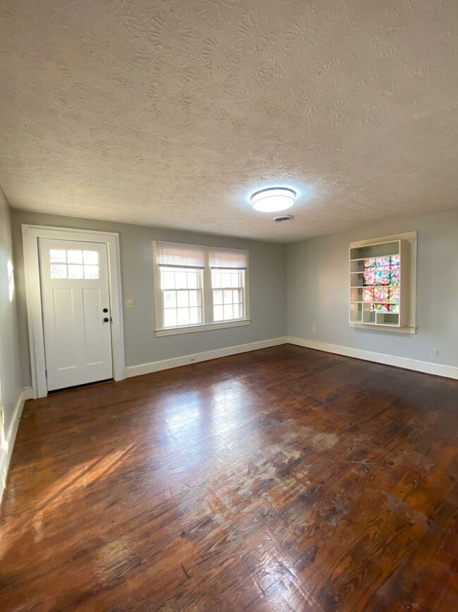 Photo - 202 Francis St W