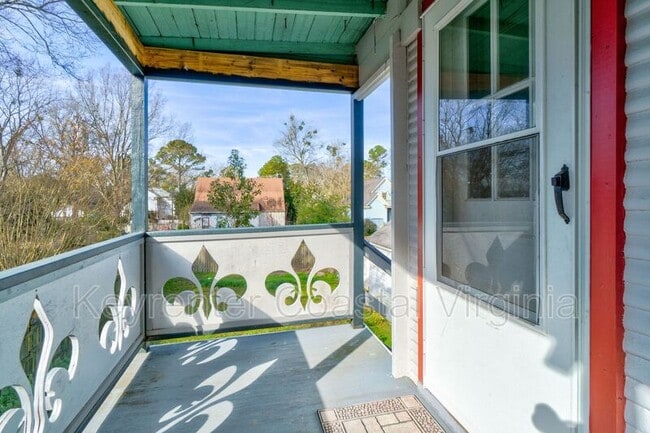 Building Photo - 338 Main St