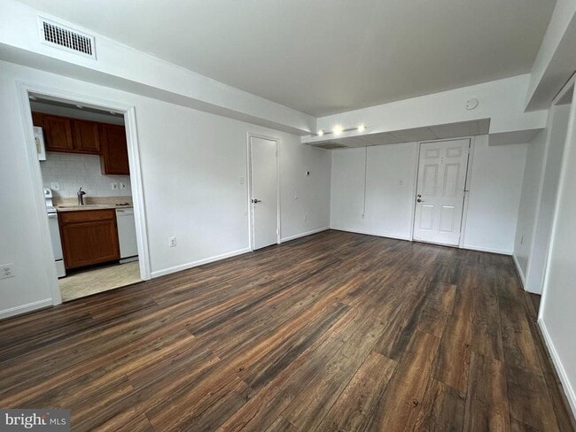 Photo - 1816 Queens Ln Unit 4-224