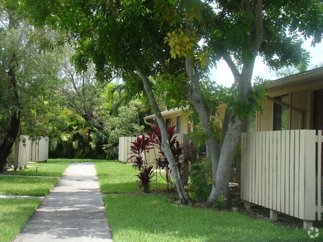 Building Photo - The Perfect Location. The Best Price. 1 Mo... Unit 05-10033 - Veneto Rental