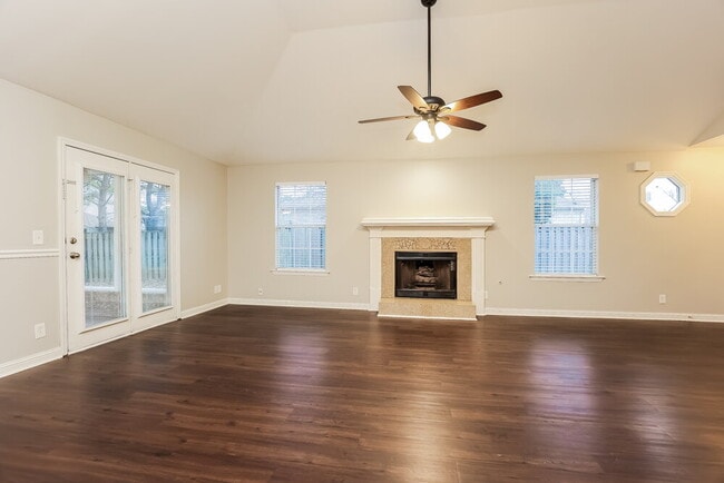 Photo - 2922 Churchill Ln