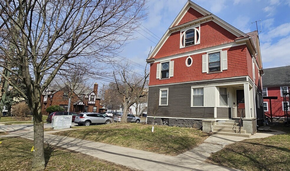 122 N. Thayer