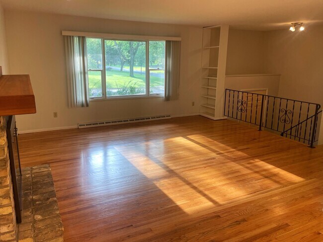 Photo - 1522 Cameron Dr