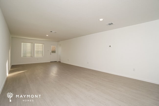 Photo - 542 Layne Overlook