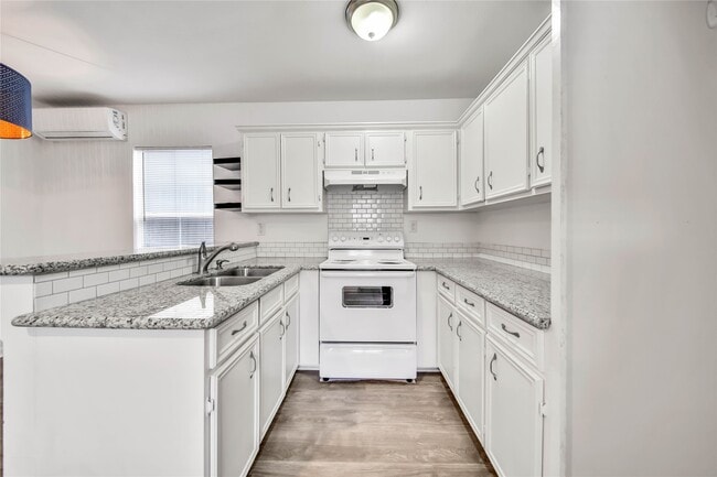 Photo - 1710 Shelby St