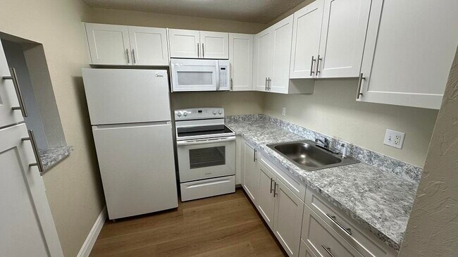 Photo - 700 Village Green Ct Unit 316