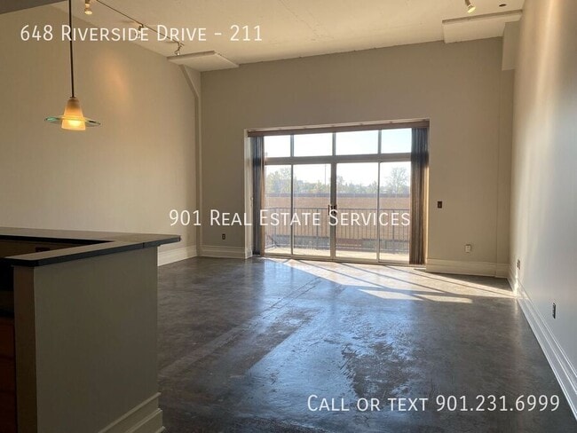 Photo - 648 Riverside Dr