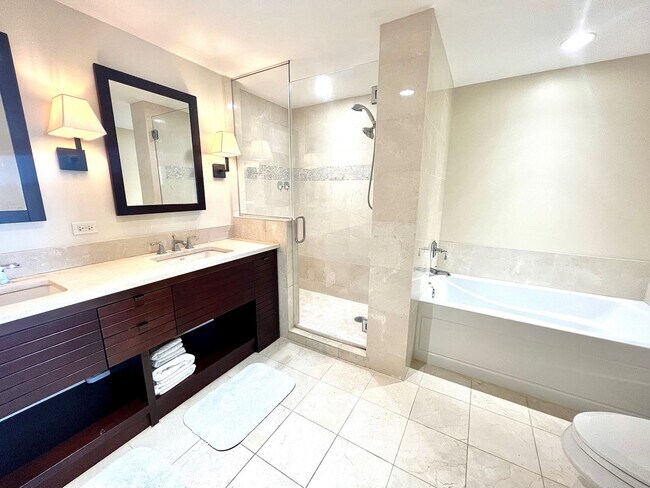 Photo - Fully furnished unit in the Watermark! 20th floor! VIEWS!