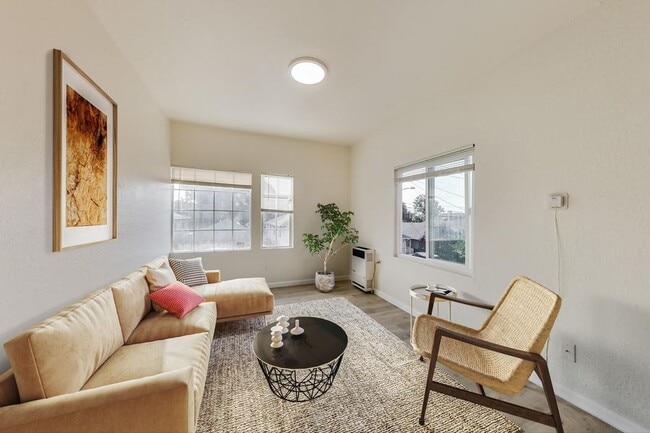 Building Photo - 1707 36th Ave Unit 108 Rental