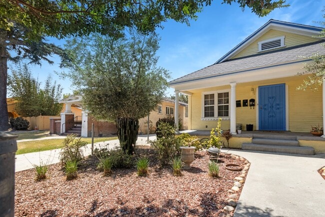 Building Photo - Updated 2BR Duplex in Angeles Mesa – Solar... Unit 2 Rental