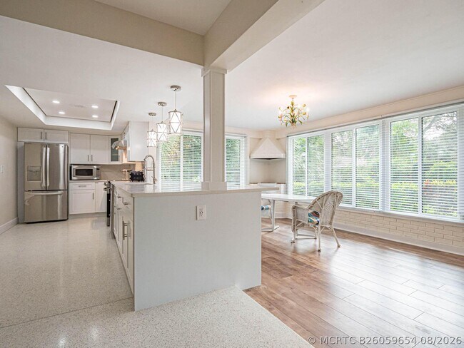 626 Honeysuckle Ln