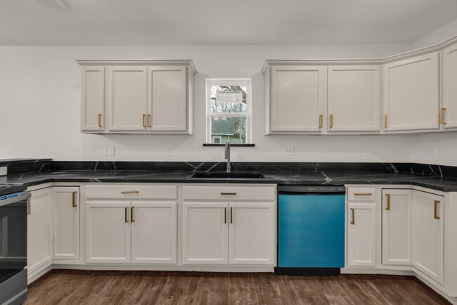 Photo - 1017 W Newton St