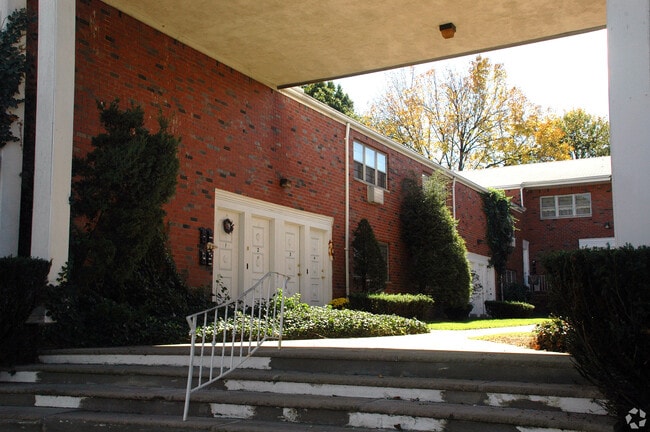 Rose-Garden-Apartments (1)