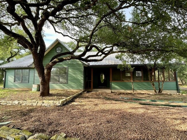 Building Photo - 204 E Lakeshore Dr
