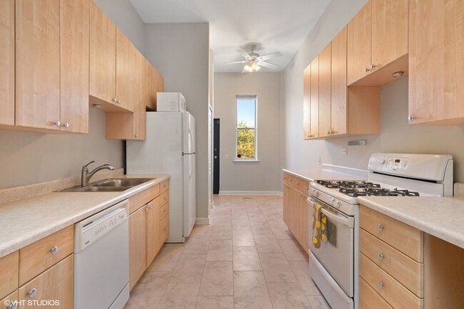 Photo - 1875 N Milwaukee Ave Unit 2