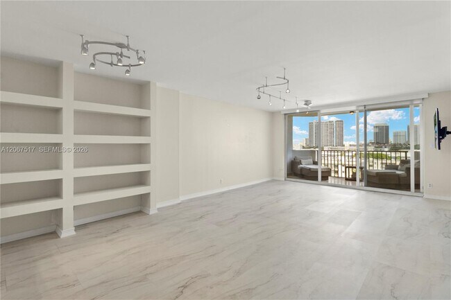 Photo - 3703 NE 166th St Unit 904