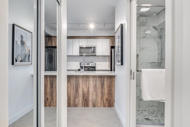 Photo - 1170 Barclay St Unit 004