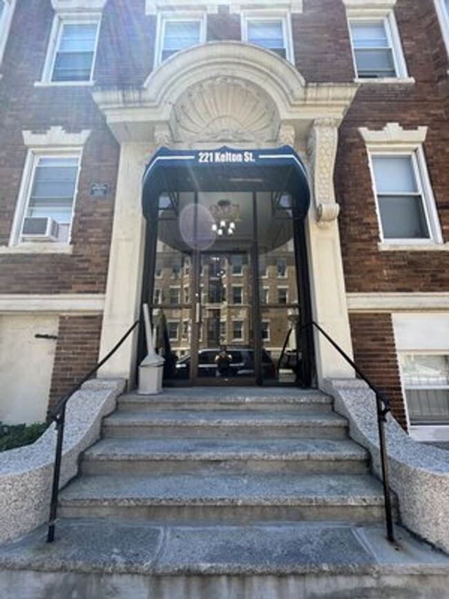 Photo - 221 Kelton St