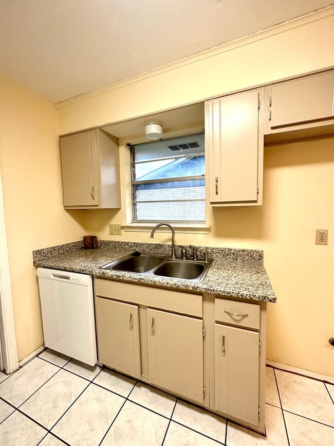 Photo - 3BR 2BA House in South River Oaks