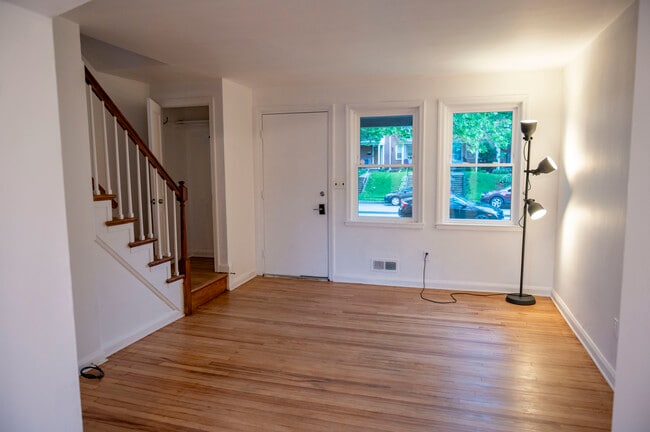 Photo - 8332 Hillendale Rd