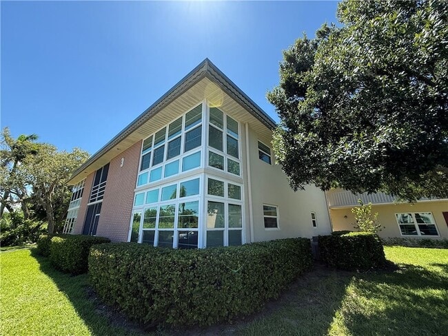 Building Photo - 3 Vis Gdns Trl Unit 103 Rental