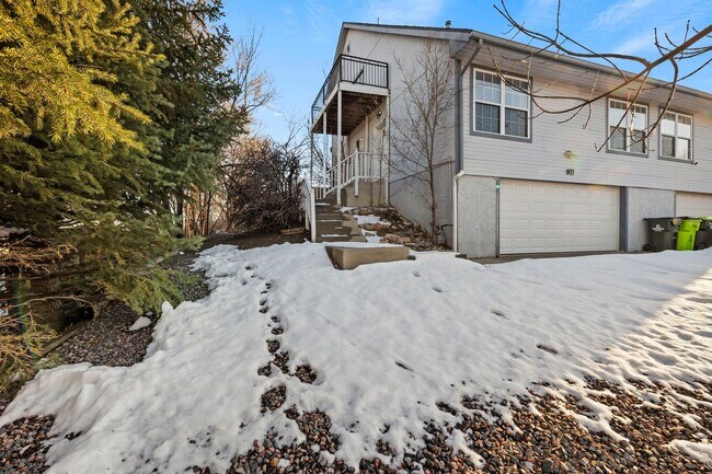 Building Photo - 977-979 Columbine Ave