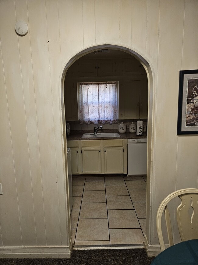 Photo - 619 E Young St