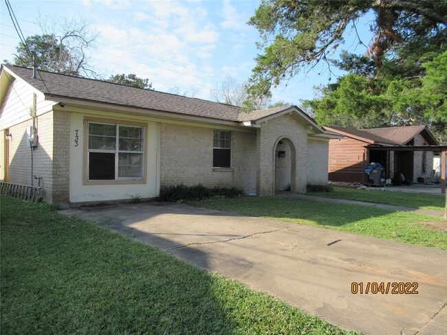 Photo - 733 W Live Oak St