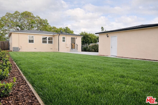 Photo - 15605 Berendo Ave