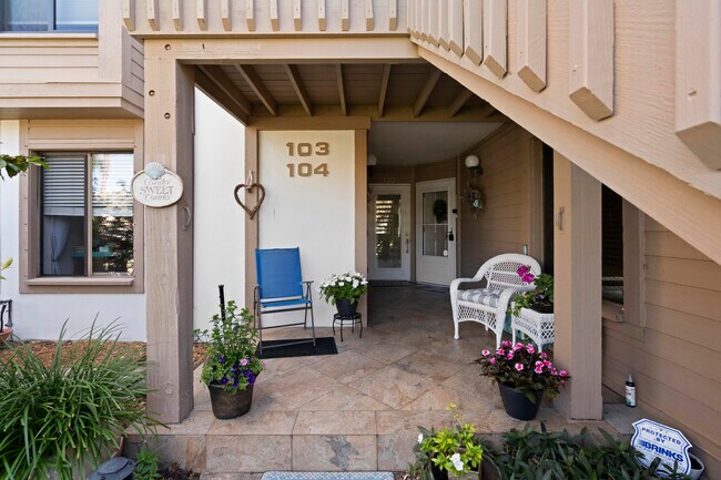 Photo - 233 NE Edgewater Dr Unit 104