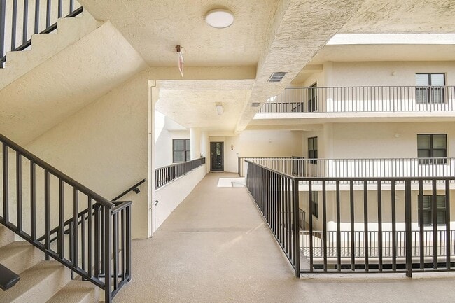 221 NE Plantation Rd Unit 316