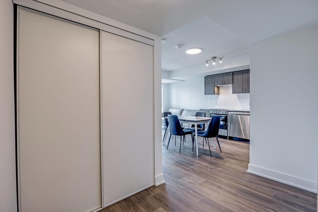 Photo - One Plus Den Furnished unit Unité 302