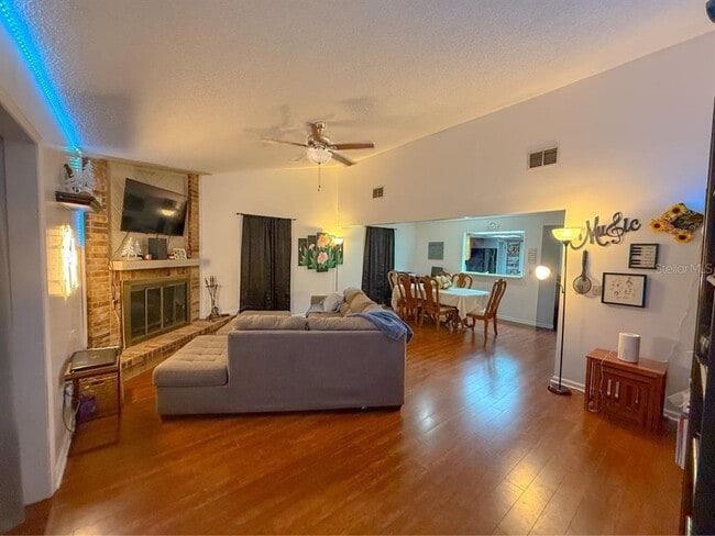 Photo - 35058 Whispering Oaks Blvd