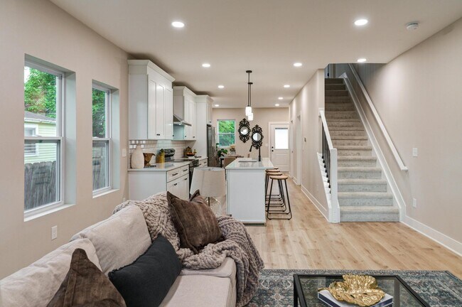 Photo - 2587 Dayton Ave