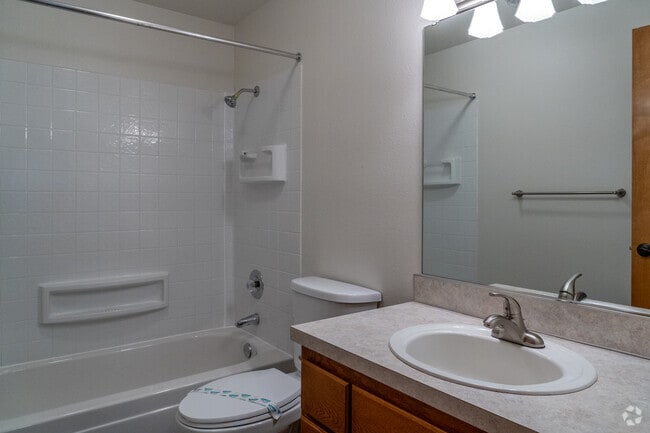2BR, 2BA, - 1055SF - Bathroom 02