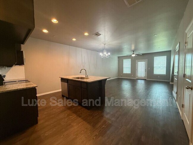 Photo - 757 SW 14th St