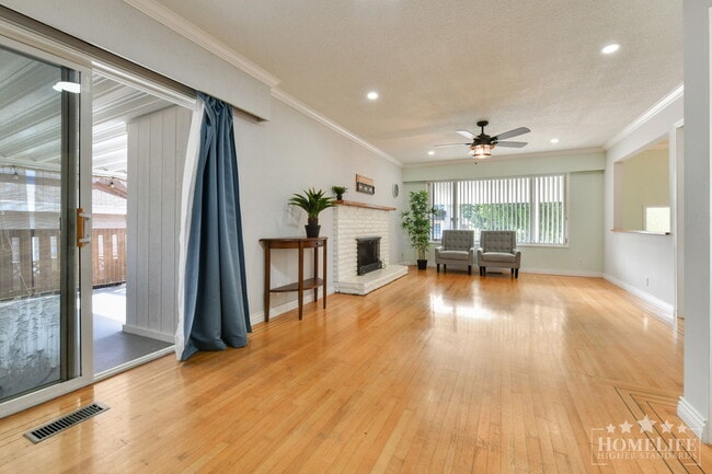 Photo - Spacious 5-Bedroom Detached Home in North Delta — Large Backyard, Two Kitchens & Ample Parking Unit House