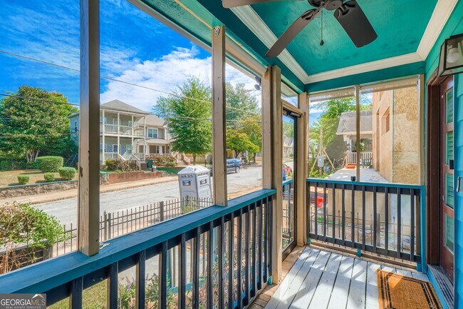 Photo - 677 Ira St SW