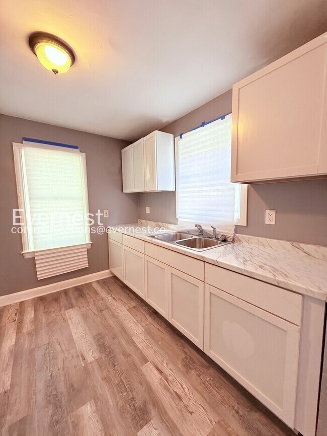 Photo - 9460 Wayburn St
